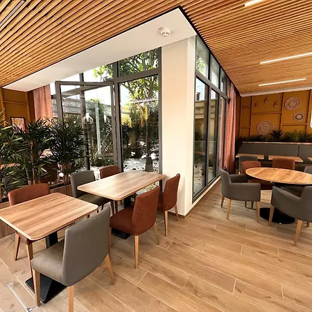 Otel Hotellerie L'enclos Rey *