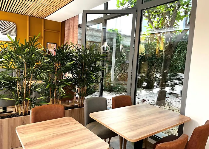 Hotellerie L'enclos Rey 酒店 *