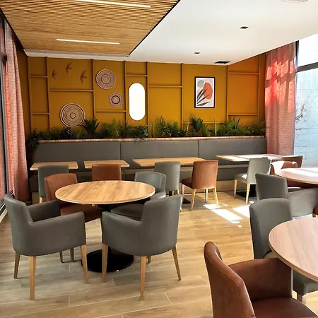 Hôtellerie L'enclos Rey *