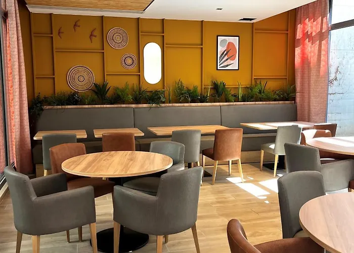 Hotellerie L'enclos Rey *