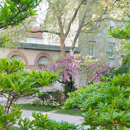 Otel Hotellerie L'enclos Rey *